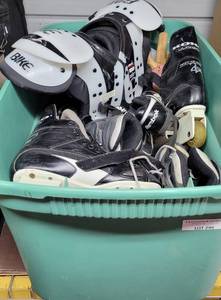 lot 299 image: MIXED LOT INCLUDING SHOULDER PADS, SKATES AND MORE AS SHOWN.