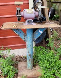 lot 338 image: NORTHERN INDUSTRIAL 6 BENCH GRINDER WITH LAMP MOUNTED ON A HEAVY DUTY METAL STAND AS SHOWN. THIS ITEM IS VERY HEAVY.