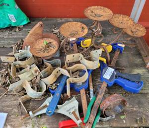 lot 366 image: MIXED LOT OF FENCING POST ACCESSORIES, CLAMPS, CANDLE HOLDER AND MORE AS SHOWN.