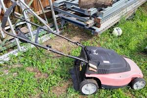 lot 381 image: BLACK & DECKER LAWN MOWER AS SHOWN.