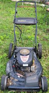 lot 384 image: CRAFTSMAN LAWNMOWER MODEL 917.376742 AS SHOWN.