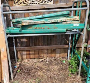lot 411 image: METAL STAND WITH PALLET RACK CROSSBARS AS SHOWN.