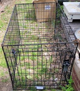 lot 434 image: DOG  ANIMAL KENNEL AS SHOWN.