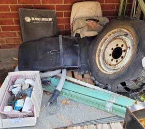 lot 445 image: MIXED LOT INCLUDING HARDWARE, LAWNMOWER BAGS, AND MORE AS SHOWN.