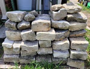 lot 450 image: PALLET LOT OF LANDSCAPE STONES AS SHOWN.