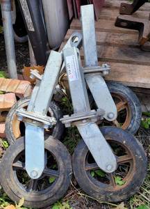 lot 451 image: LOT OF 4 HEAVY DUTY CASTERS AS SHOWN. (YOUR BID X 4)