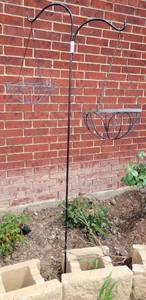 lot 467 image: YARD BASKET HANGER WITH TWO METAL BASKETS AS SHOWN.