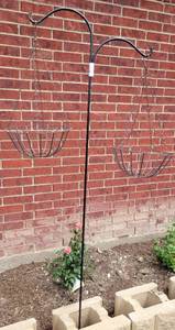 lot 468 image: YARD BASKET HANGER WITH TWO METAL BASKETS AS SHOWN.
