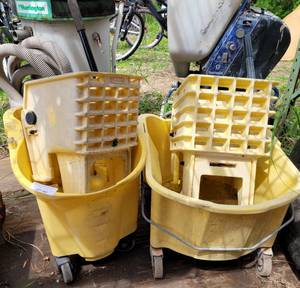 lot 484 image: LOT OF 2 MOP BUCKETS WITH WRINGERS AS SHOWN. (YOUR BID X 2)