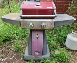 lot 488 image: UNIFLAME GAS GRILL WITH PROPANE TANK AS SHOWN.
