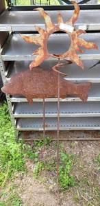 lot 489 image: LOT OF 2 METAL YARD ARTDECOR AS SHOWN. (YOUR BID X 2)