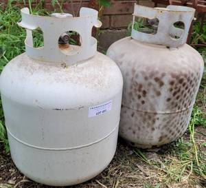 lot 491 image: LOT OF 2 PROPANE TANKS AS SHOWN. (YOUR BID X 2)