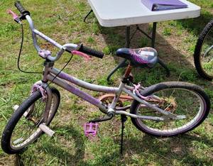 lot 496 image: KENT 20 GIRLS KENT 2 COOL BIKE MODEL GS32001 AS SHOWN.