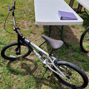 lot 497 image: KENT 20 BOYS KENT AMBUSH BIKE MODEL GS42062 AS SHOWN.