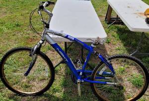 lot 498 image: KENT 26 AVALON BIKE MODEL 32680 AS SHOWN.