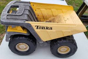 lot 513 image: VINTAGE TONKA TOY TRUCK AS SHOWN.