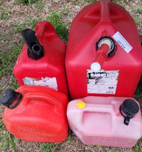 lot 514 image: LOT OF 4 ASSORTED GAS CANS AS SHOWN. (YOUR BID X 4)