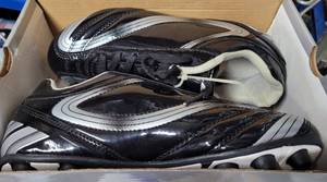 lot 542 image: VIZARI 5 12 BLACKSILVER TREVISO SOCCER SHOES IN BOX AS SHOWN.
