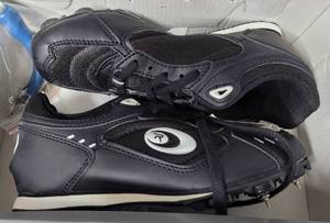 lot 543 image: RIVAL BLACKWHITE SPRINT BASEBALL SPIKESCLEATS IN BOX AS SHOWN. SIZE 4.