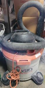 lot 592 image: RIDGID 9 GALLON WETDRY VACUUM MODEL WD09350 AS SHOWN.