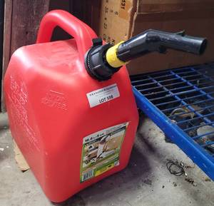 lot 598 image: 5 GALLON PLASTIC GAS CAN AS SHOWN.
