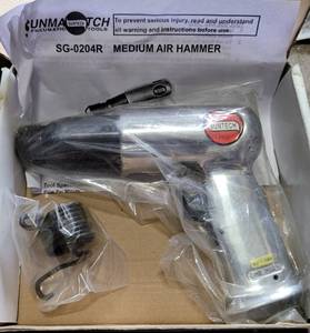 lot 606 image: SUNTECH PNEUMATIC MEDIUM AIR HAMMER SG-0204R IN BOX AS SHOWN.