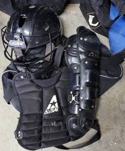 lot 617 image: LOT OF BASEBALL EQUIPMENT WITH BAG AS SHOWN.