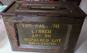 lot 622 image: METAL MILITARY AMMO BOX AS SHOWN.