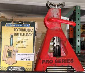 lot 633 image: HYDRAULIC BOTTLE JACK IN BOX PLUS PRO SERIES AUTOMOTIVE STAND AS SHOWN.