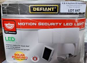 lot 647 image: DEFIANT SOLAR POWERED MOTION SECURITY LED LIGHT IN BOX AS SHOWN.