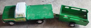 lot 660 image: VINTAGE NYLINT TOYS NYLINT FARMS FLAT BED TRUCK AND TRAILER AS SHOWN.