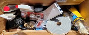 lot 662 image: MIXED LOT OF ITEMS INCLUDING PLUMBING, ROPE, ZIP TIES, APPLIANCE KNOBS AND MORE AS SHOWN.