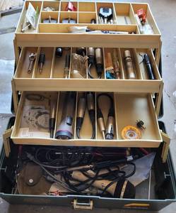 lot 722 image: TACKLE BOX WITH ELECTRONIC ACCESSORIES AS SHOWN.