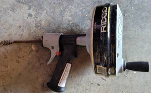 lot 744 image: RIDGID KWIK-SPIN HAND SPINNER WITH AUTOFEED TRIGGER NO. 41348 AS SHOWN.