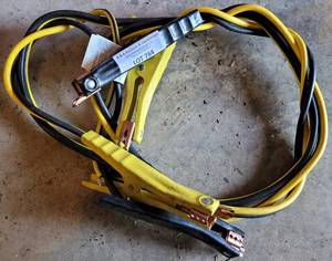 lot 784 image: JUMPER CABLES AS SHOWN.