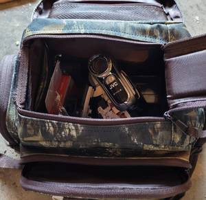 lot 790 image: CAMERA BAG WITH JVC VIDEO CAMERA FOR PARTS OR REPAIR PLUS MORE AS SHOWN.