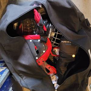 lot 800 image: LOT OF BASEBALL EQUIPMENT WITH BAG AS SHOWN.