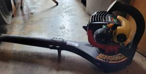 lot 810 image: HOMELITE MIGHTY LITE 26B GAS BLOWER AS SHOWN.