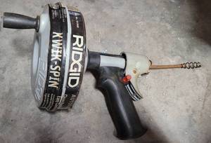 lot 813 image: RIDGID KWIK-SPIN HAND SPINNER WITH AUTOFEED TRIGGER NO. 41348 AS SHOWN.