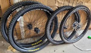 lot 818 image: LOT OF 4 MOUNTAIN BIKE TIRES AS SHOWN. (YOUR BID X 4)