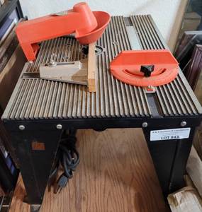 lot 843 image: CRAFTSMAN ROUTER MODEL 315.25070 WITH TABLE AS SHOWN.