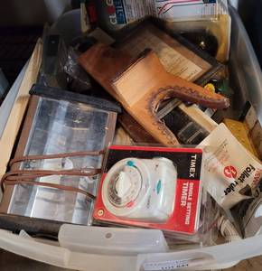 lot 844 image: MIXED LOT OF ASSORTED ITEMS AS SHOWN.