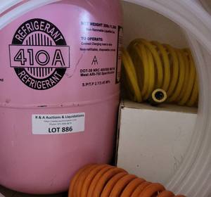 lot 886 image: AIR HOSES, REFRIGERANT 410A TANK (UNKNOW CONTENTS), LARGE DRILL BITS, TUBING AND MORE AS SHOWN.