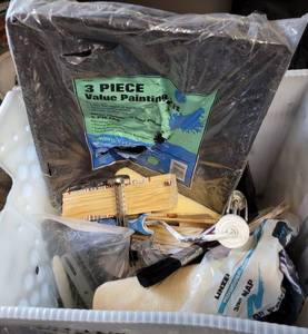 lot 901 image: LOT OF PAINTING ACCESSORIES AND MORE AS SHOWN.