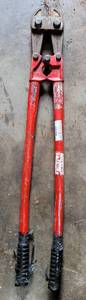 lot 906 image: 36 BOLT CUTTERS AS SHOWN.