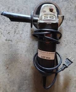 lot 914 image: 4 12 ANGLE GRINDER ITEM NO. 95578 AS SHOWN.