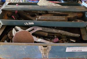 lot 920 image: METAL TOOL BOX WITH CONTENTS AS SHOWN.