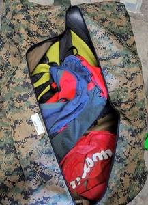 lot 944 image: LOT OF DUFFEL BAGS  SPORTS BAGS AS SHOWN.