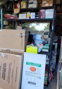lot 946 image: METRO RACK STYLE SHELF AS SHOWN. CONTENTS NOT INCLUDED. DELAYED PICK UP -- SATURDAY AFTER 400 PM OR SUNDAY