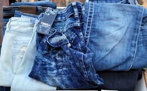 lot 955 image: LOT OF 17 PAIR OF JEANS IN ASSORTED STYLES AS SHOWN INCLUDING SOME WITH TAGS. (YOUR BID X 17)